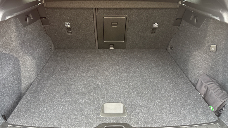 Volvo Xc40 2.0 B4P R DESIGN Pro 5dr Auto [7 speed] Petrol Estate